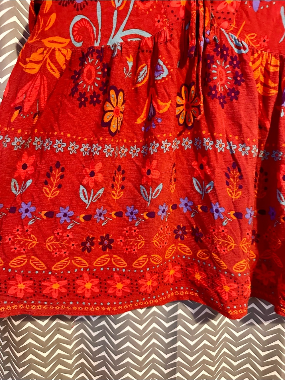 Easel | Red Floral V-Neck Tunic, Size L - Picture 3 of 6